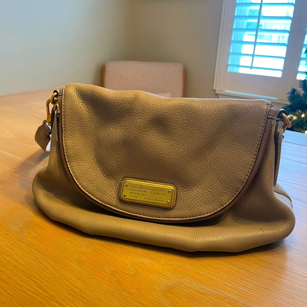 Marc by Marc Jacobs Natasha Crossbody bag. Taupe grey pebbled leather.